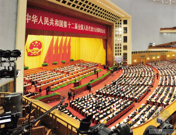當(dāng)日上午，國務(wù)院總理李克強(qiáng)在會上做了2016年政府工作報告。